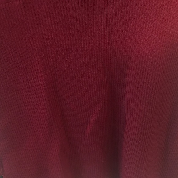 BCBG Knit Vneck Top Size Small - Picture 4 of 4